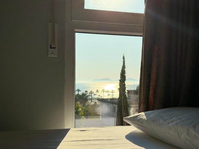 Sunset Shore Apartment - image 15