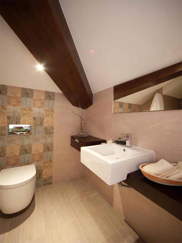 Suite with Panoramic Balcony image 4