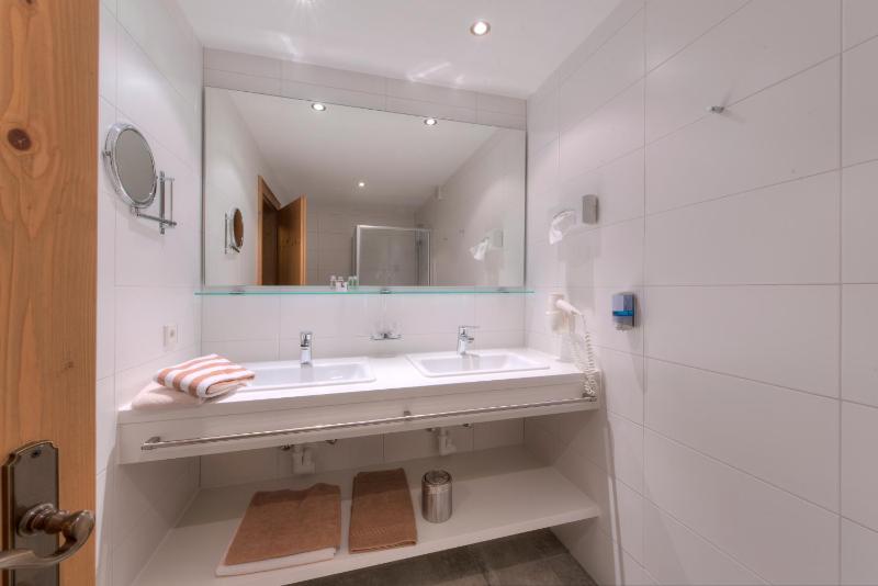 Double Room image 3