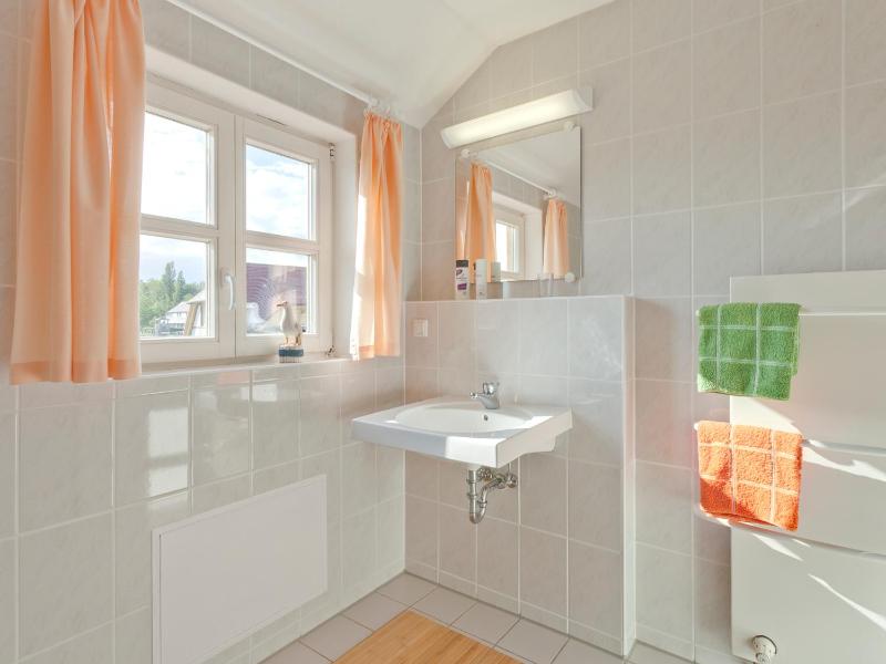 One-Bedroom Apartment with Garden View image 3