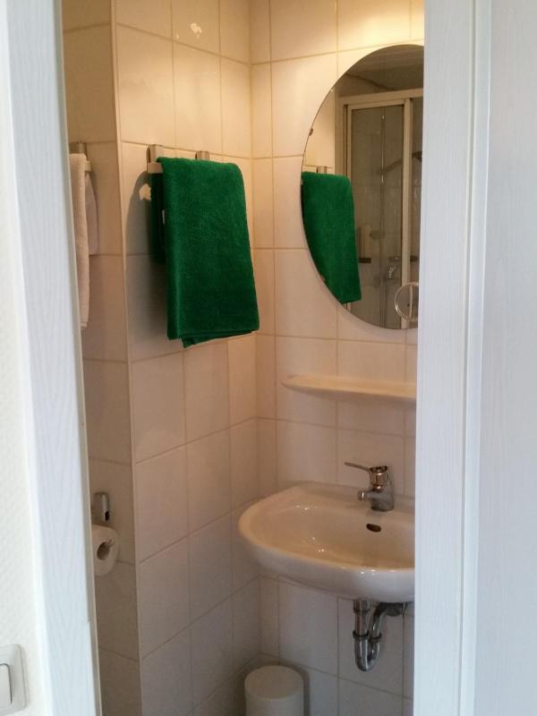 Standard Single Room image 3