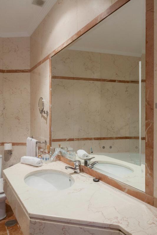 Deluxe Double Room with Spa Bath  image 1