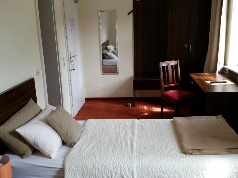 Standard Single Room image 4