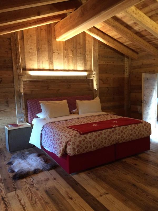 Deluxe King Suite image 4
