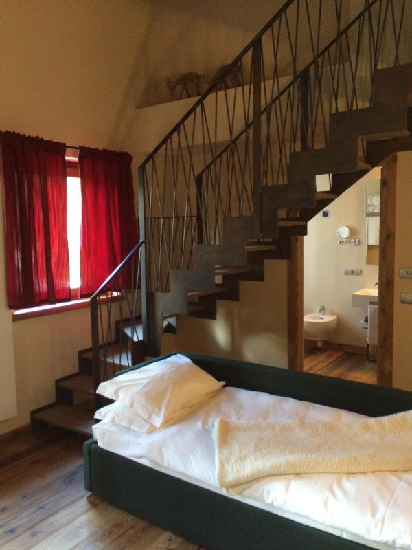 Deluxe King Suite image 3