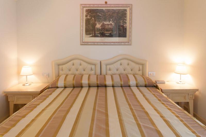 Family Room image 3