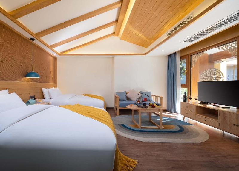 Lijiang MuYa Chinese Courtyard Hotel with Water View - image 9