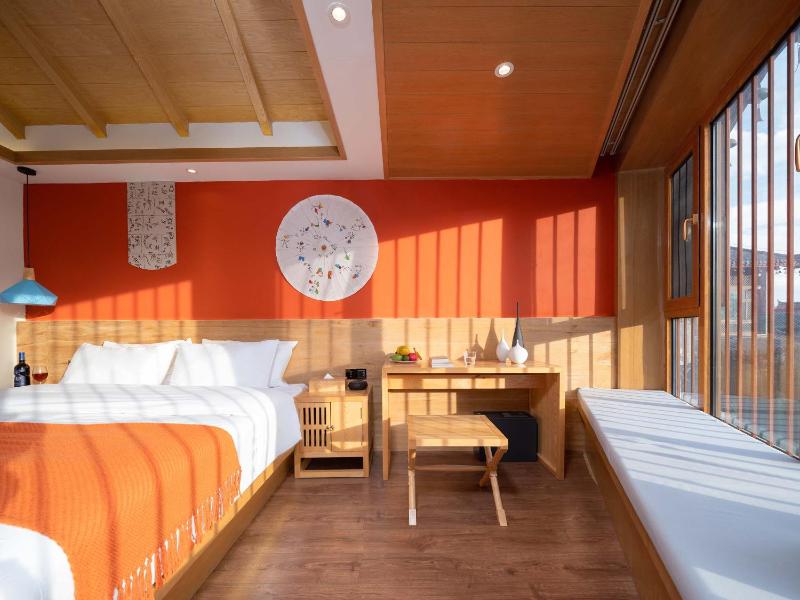 Lijiang MuYa Chinese Courtyard Hotel with Water View - image 13