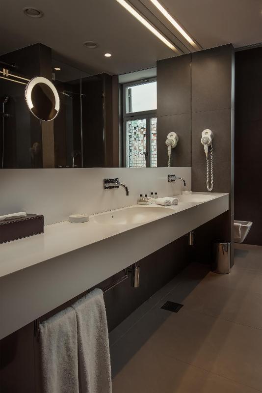 Junior Suite (2 Adults) image 2
