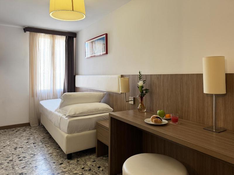 Single Room image 1