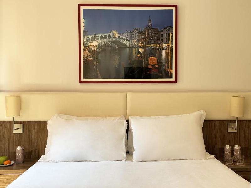 Two Connecting Double Rooms image 2