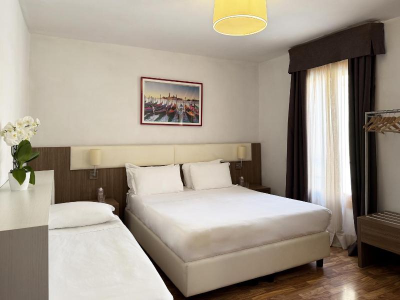 Two Connecting Double Rooms image 3