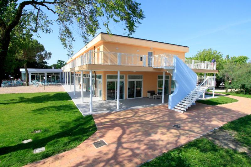 Double or Twin Room image 4