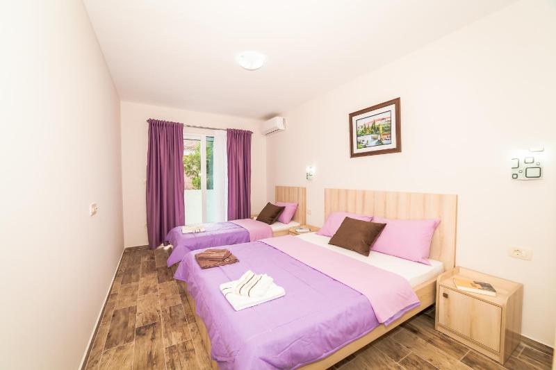 One-Bedroom Apartment image 4