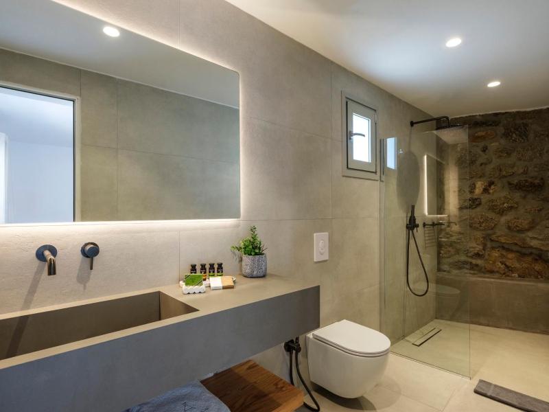 Junior Suite Pool Front image 3