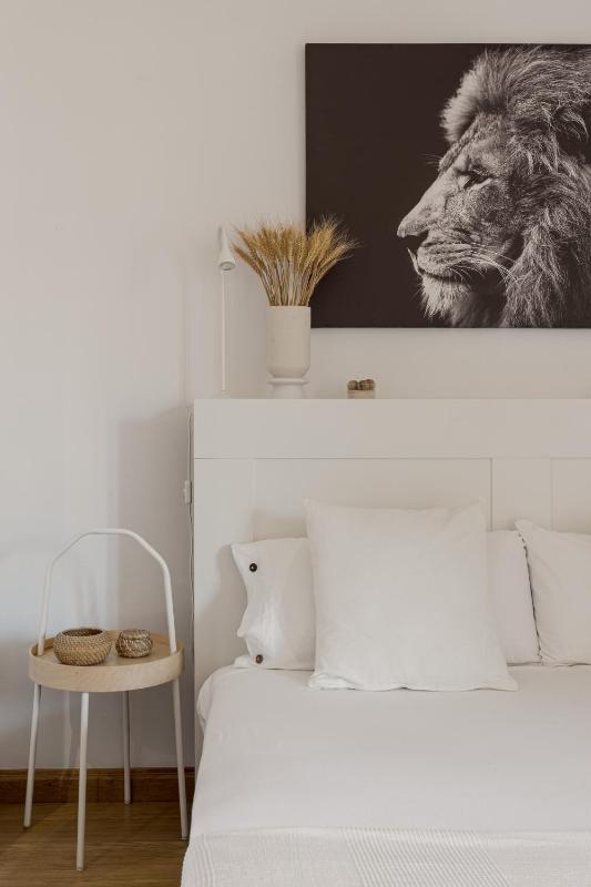 Stylish Hideaway in Heart of Cascais - image 8