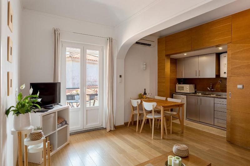 Stylish Hideaway in Heart of Cascais - image 4