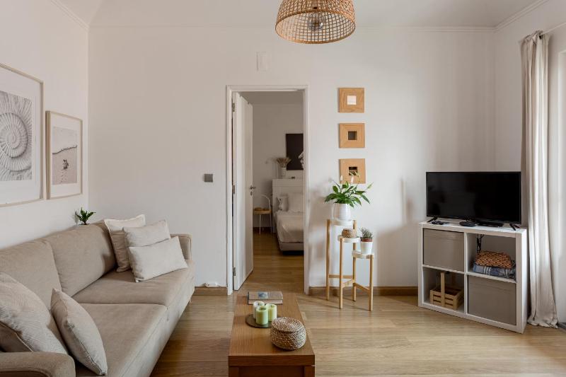 Stylish Hideaway in Heart of Cascais - image 5