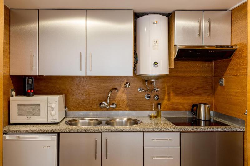 Stylish Hideaway in Heart of Cascais - image 15