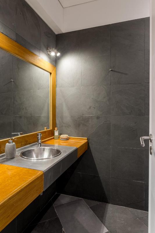 Stylish Hideaway in Heart of Cascais - image 3