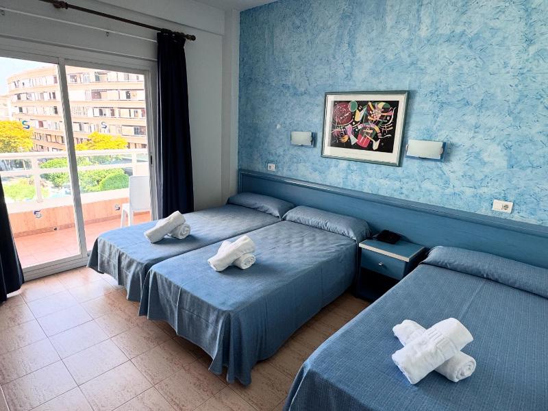 Double Room with Extra Bed (3 Adults) image 4