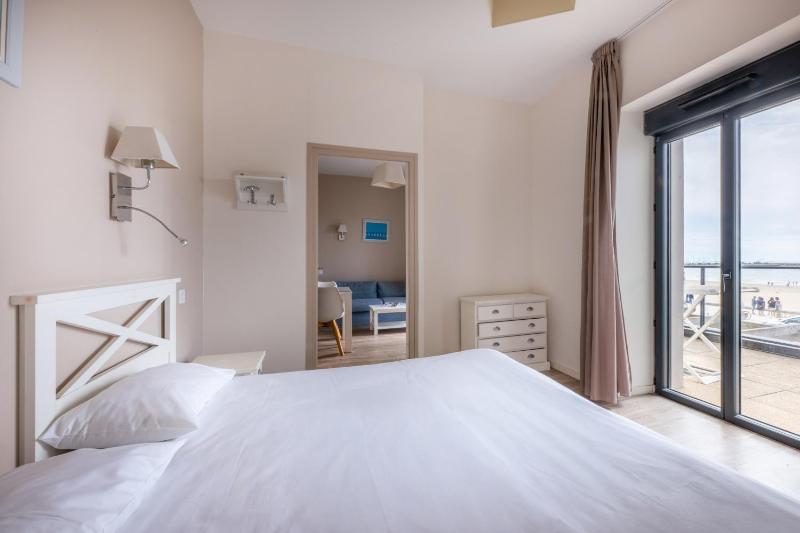 One-Bedroom Apartment (5 Adults) image 4