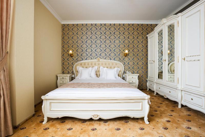 One-Bedroom Apartment image 3