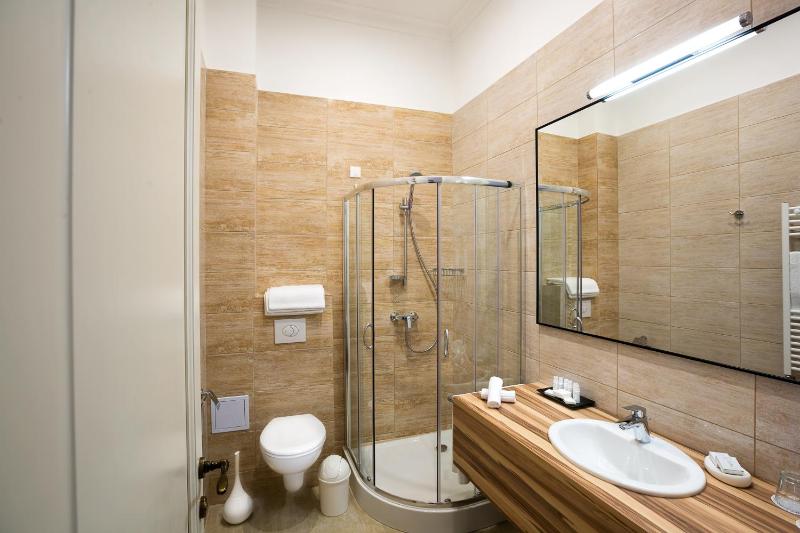 Twin Room image 1