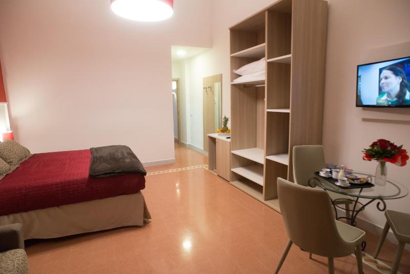 Triple Room with Garden View image 4