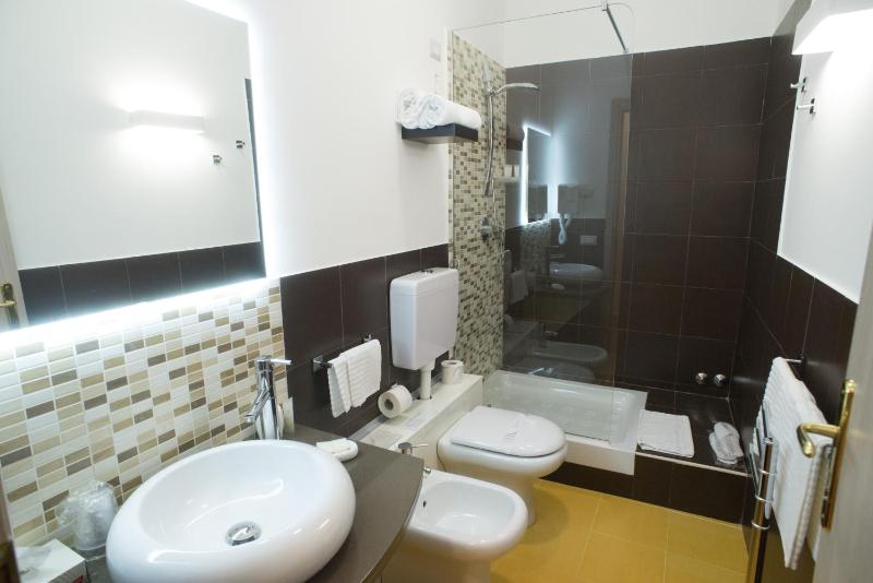 Triple Room with Garden View image 2