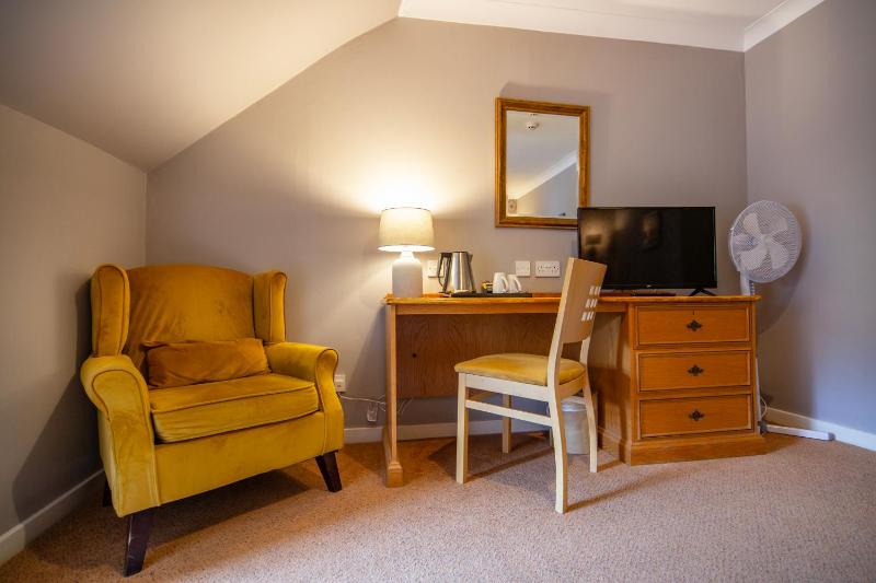 Standard Double Room image 3