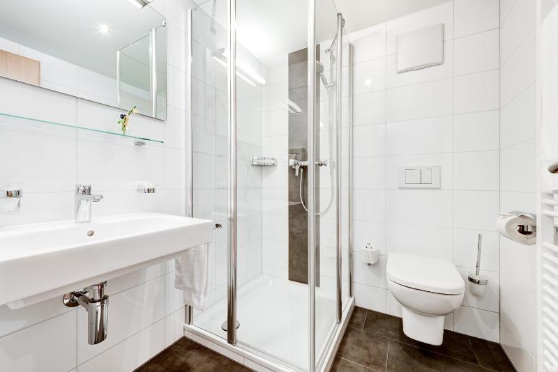 Double Room with Extra Bed image 2