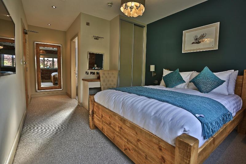 Deluxe King Room image 1
