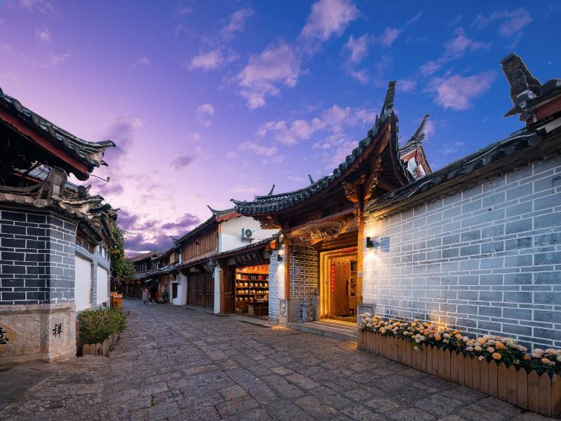 Lijiang MuYa Chinese Courtyard Hotel with Water View - image 11