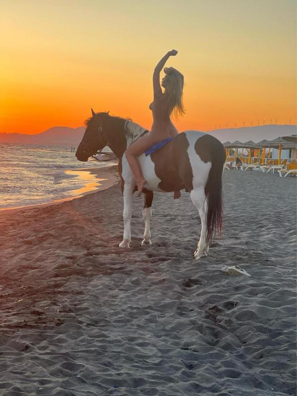 Bungalow with balcony image 3