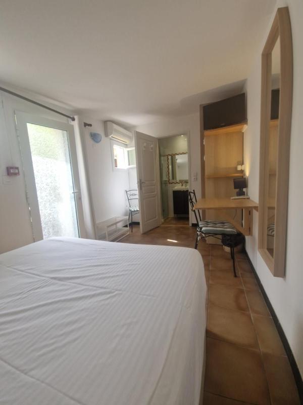 Double Room with Garden View image 3