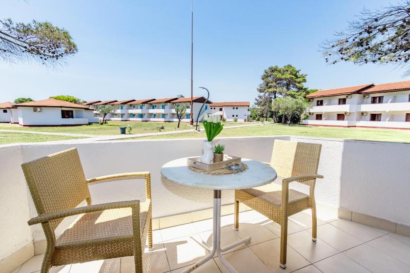 Bungalow with balcony image 2