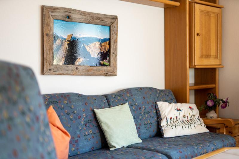One-Bedroom Apartment with Balcony and Mountain View   image 4