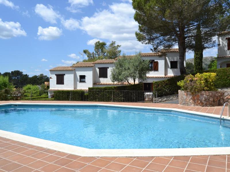 Casa Vacacional Tranquila con Piscina Jardín y Cerca de la Playa en L'Estartit - ES-323-29 - image 7