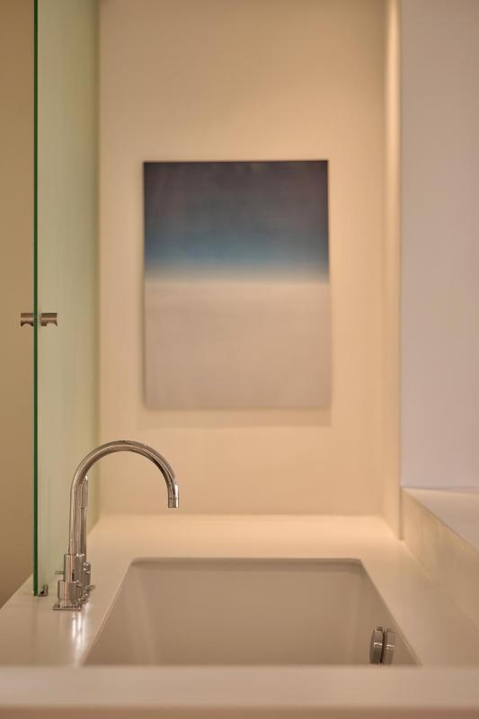 Ultra Roof Top Suite with Jetted Tub and Sea View image 2
