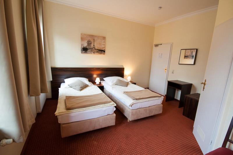 Standard Double Room image 1