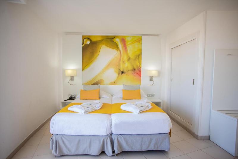 Servatur Waikiki - image 5