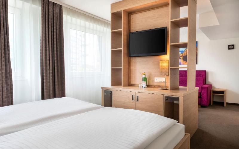 Premium Double Room image 3