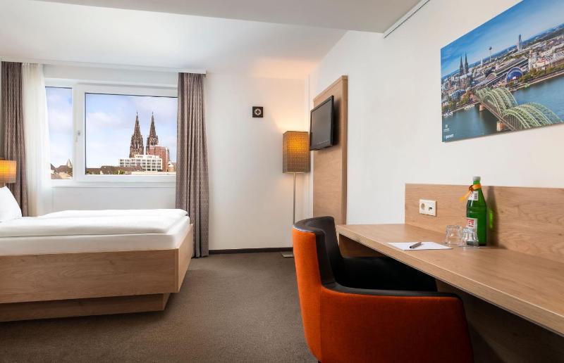 Economy Double Room image 3