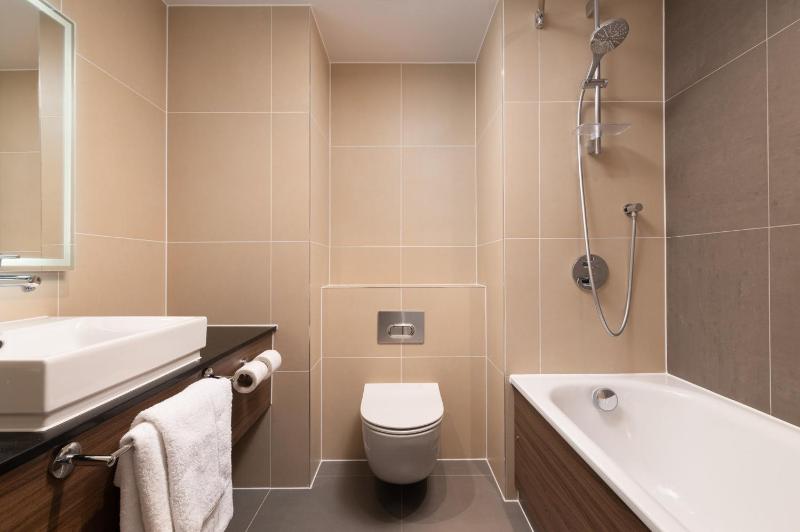 Standard King Room image 2