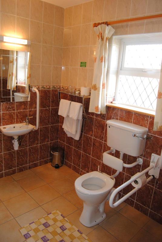 Queen Room image 2