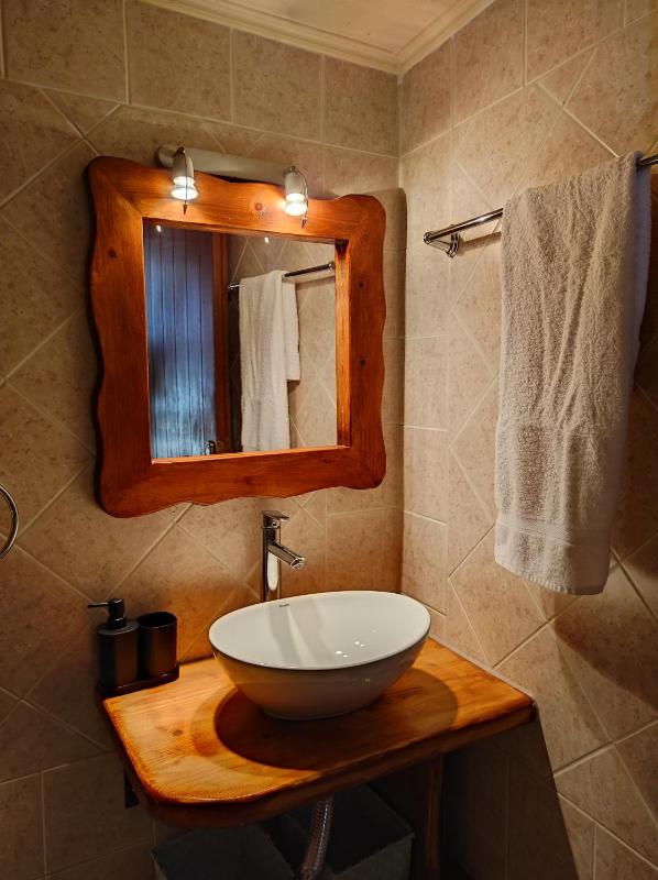 Double or Twin Room with Garden View image 4