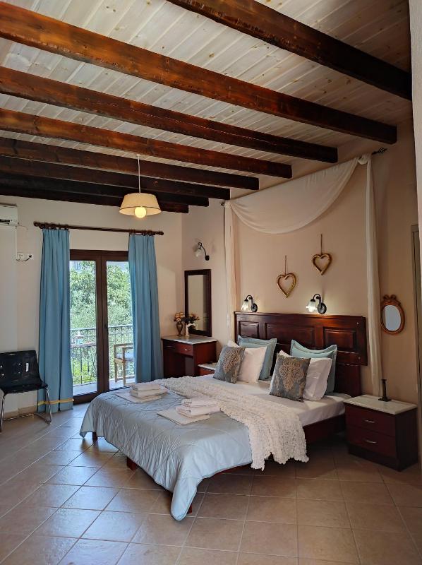 Double or Twin Room with Garden View image 3