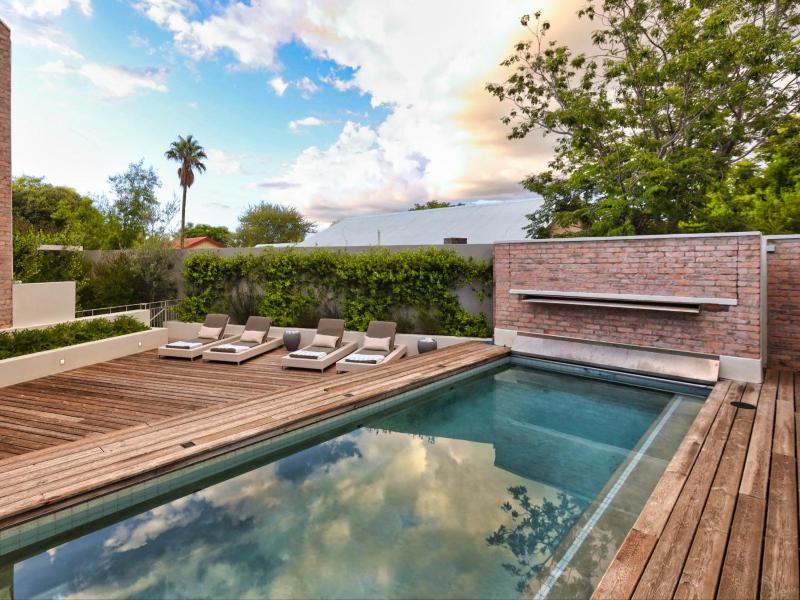 The Windhoek Luxury Suites - image 8