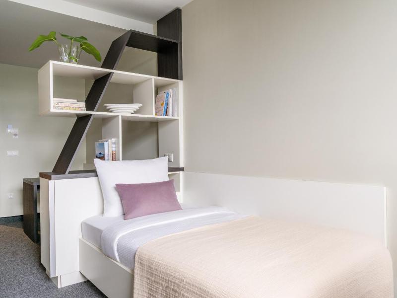 Medium Studio with Kitchenette - Single Bed image 3